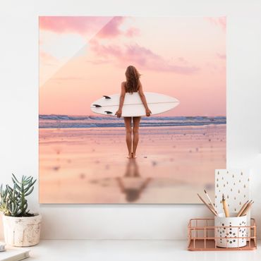 Obraz na szkle - Surfer Girl With Board At Sunset