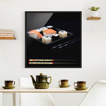 Plakat w ramie - Talerz do sushi z pałeczkami Czarny
