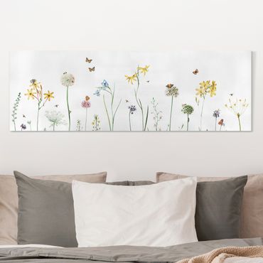 Obraz na płótnie - Tańczące motyle na polnych kwiatach - Panorama 3:1