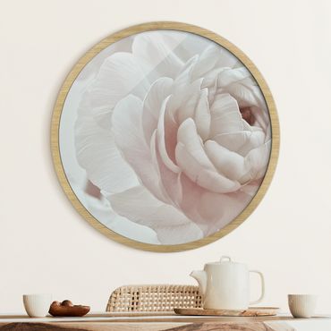Okrągły obraz w ramie - White Flower In An Ocean Of Flowers