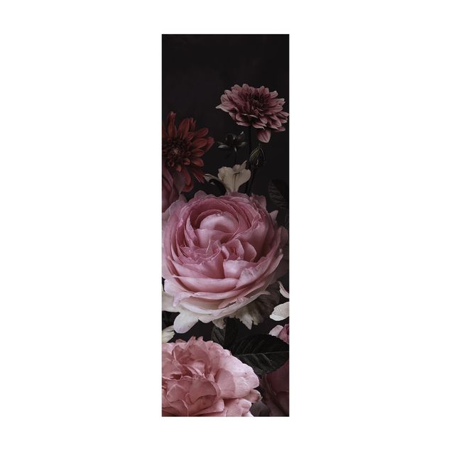 dywan nowoczesny Różowe kwiaty na czarnym tle Vintage