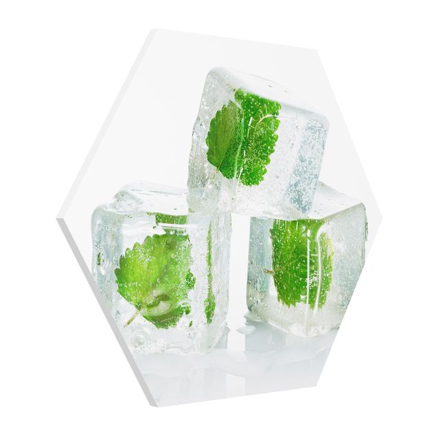 Sześciokątny obraz Trzy kostki lodu z melisą cytrynową