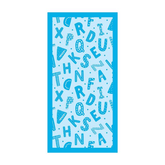 nowoczesny dywan Alfabet z serduszkami i kropkami w kolorze niebieskim z ramką