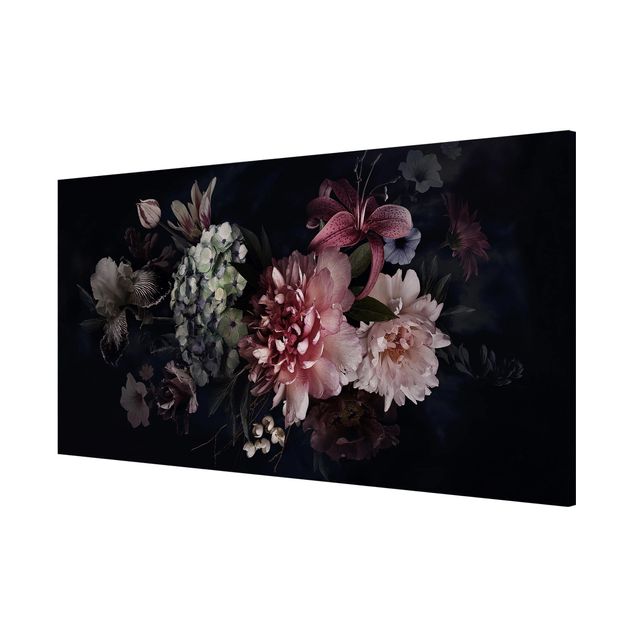 Obrazy nowoczesne Kwiaty z mgłą na czarnym tle