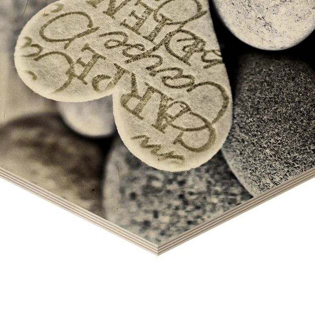 Obraz heksagonalny z drewna - Carpe Diem Serce z kamieniami