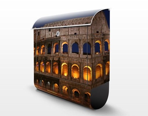 Skrzynka na listy - Colosseum w Rzymie nocą