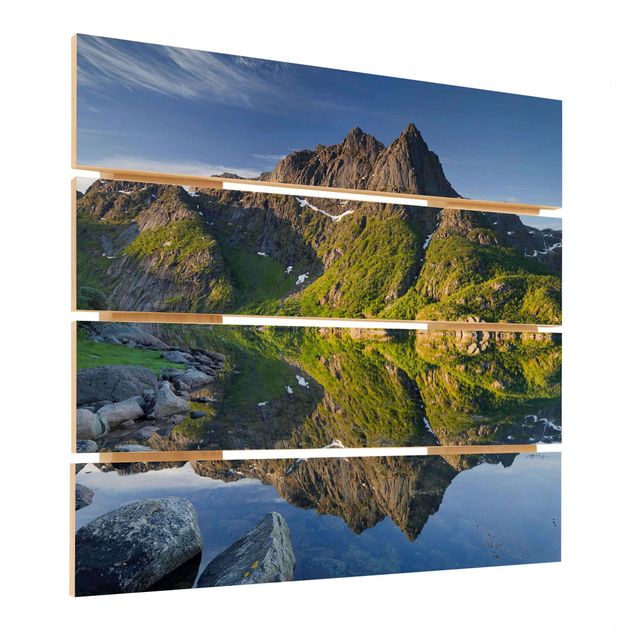Obraz z drewna - Krajobraz górski z odbiciem wody w Norwegii