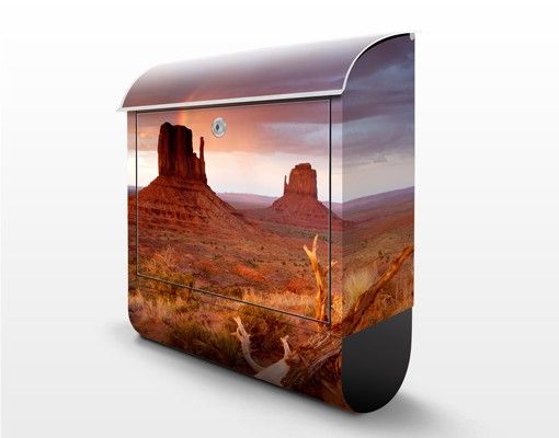 Skrzynka na listy - Monument Valley o zachodzie słońca