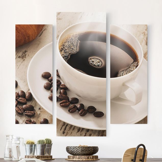 Dekoracja do kuchni Parująca filiżanka do kawy z ziarnami kawy