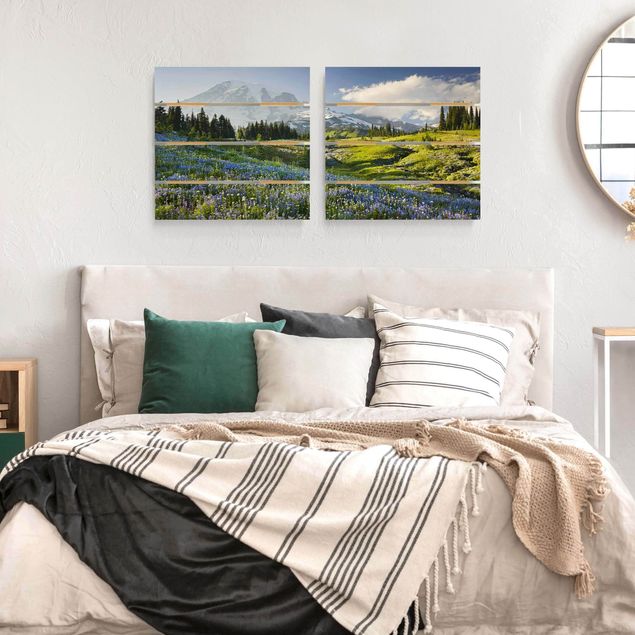 Obrazy na ścianę Mountain Meadow With Blue Flowers in Front of Mt. Rainier