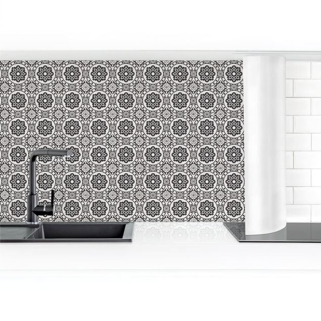 Panel ścienny do kuchni - Kwiatowe płytki czarno-białe