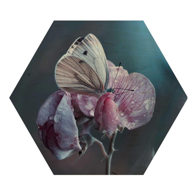 Obraz heksagonalny z drewna - Motyl w deszczu