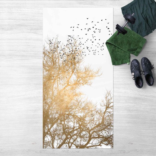 dywan zewnętrzny Stado ptaków na tle złotego drzewa