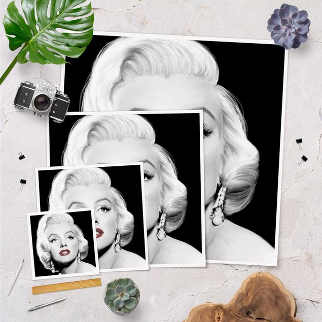 Czarno białe obrazki Marilyn z biżuterią na uszach