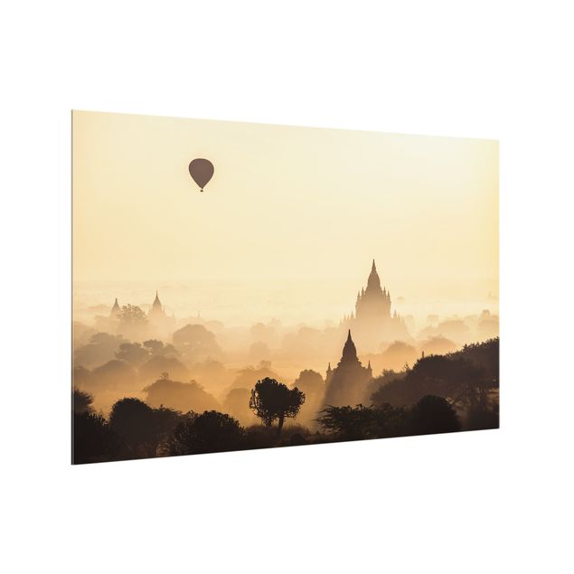 Panel szklany do kuchni Balon na ogrzane powietrze we mgle