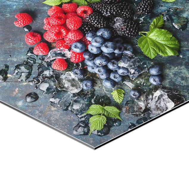 Obraz heksagonalny z Alu-Dibond - Mieszanka jagodowa z kostkami lodu drewno