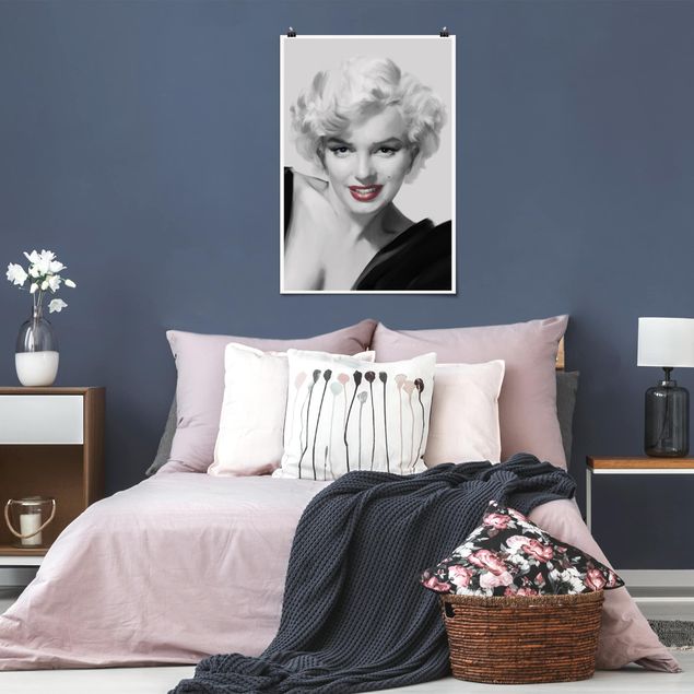 Obrazy do salonu Marilyn na sofie