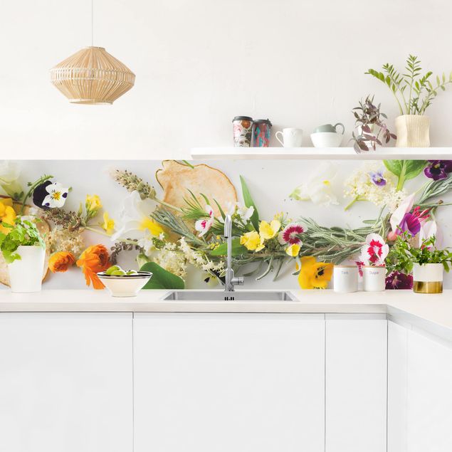 Panel szklany do kuchni Świeże zioła z jadalnymi kwiatami