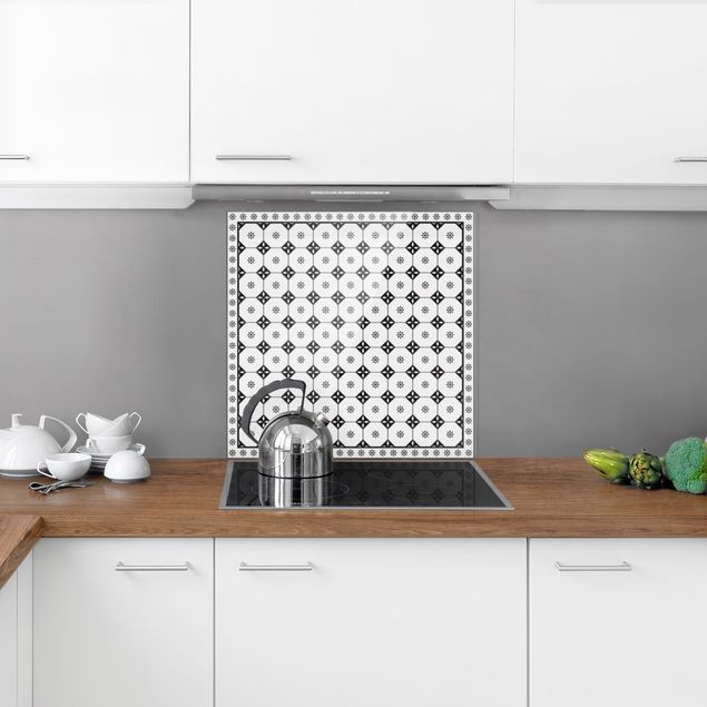 Panele szklane do kuchni Geometryczne płytki dom wiejski czarno-biały z obramowaniem