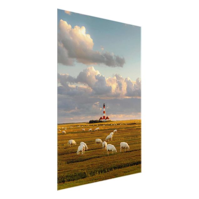 Obrazy na szkle krajobraz Latarnia morska na Morzu Północnym ze stadem owiec
