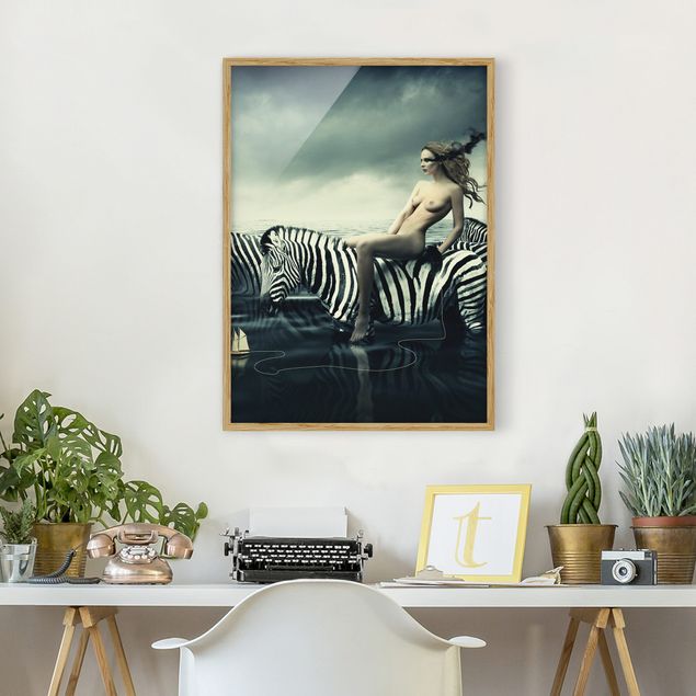 Obrazy w ramie do korytarzu Kobieta naga z zebrami