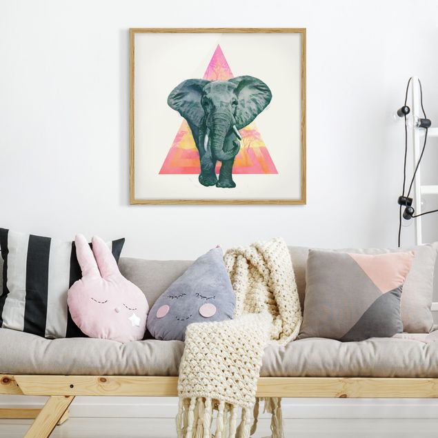 Obrazy słoń Ilustracja przedstawiająca słonia na tle trójkątnego obrazu
