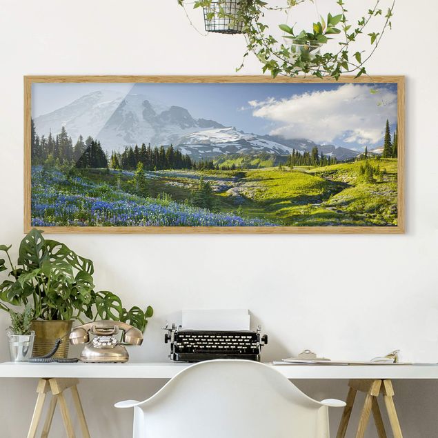 Obrazy w ramie krajobraz Mountain Meadow With Blue Flowers in Front of Mt. Rainier