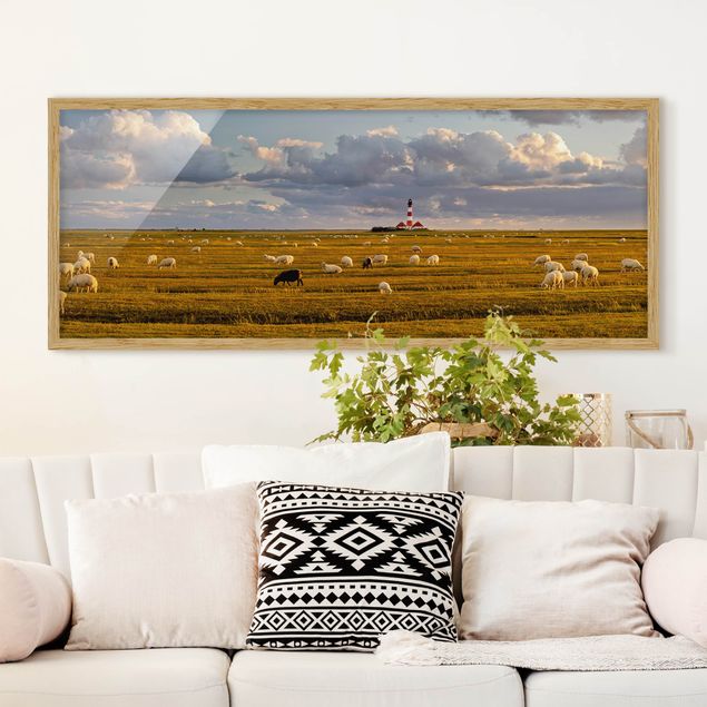 Obrazy w ramie krajobraz Latarnia morska na Morzu Północnym ze stadem owiec