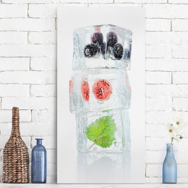 Obrazy owoc Raspberry Lemon Balm and Niebieskiberries in Ice Cube