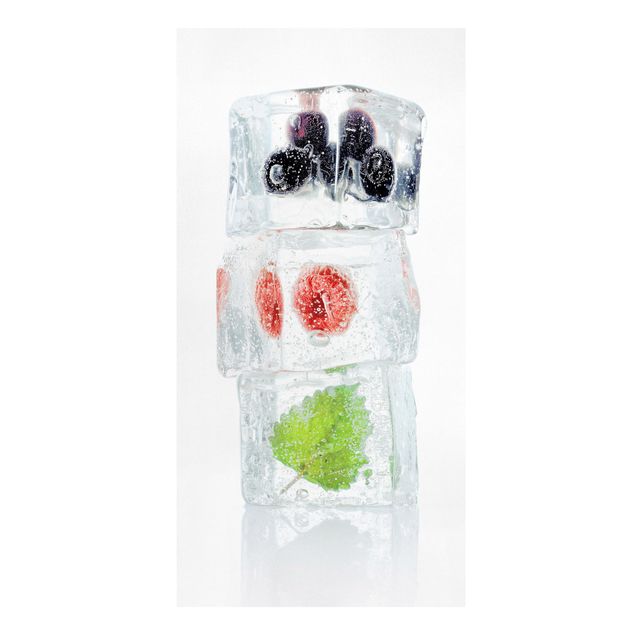 Obrazy z motywem kwiatowym Raspberry Lemon Balm and Niebieskiberries in Ice Cube