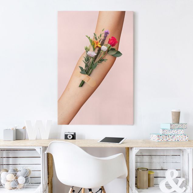 Obrazy na płótnie róże Ręka z kwiatami