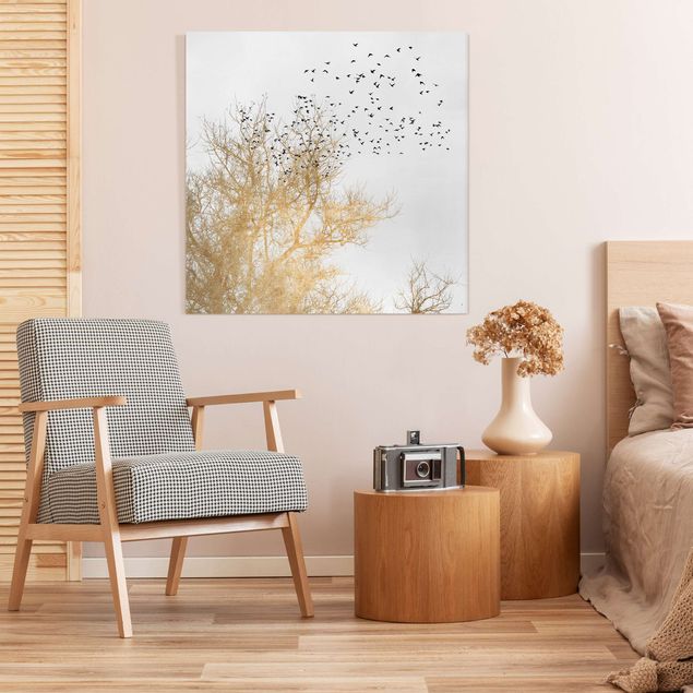 Obrazy do salonu nowoczesne Stado ptaków na tle złotego drzewa