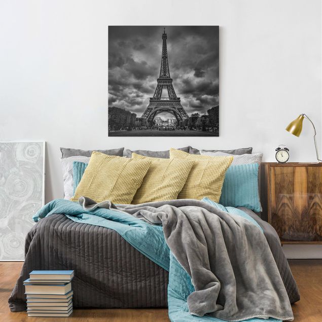 Nowoczesne obrazy Wieża Eiffla na tle chmur, czarno-biała
