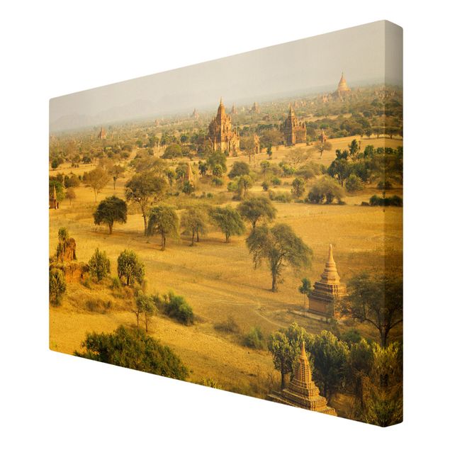 żółty obraz Bagan w Myanmarze