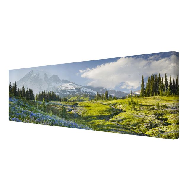 Obrazy krajobraz Mountain Meadow With Blue Flowers in Front of Mt. Rainier