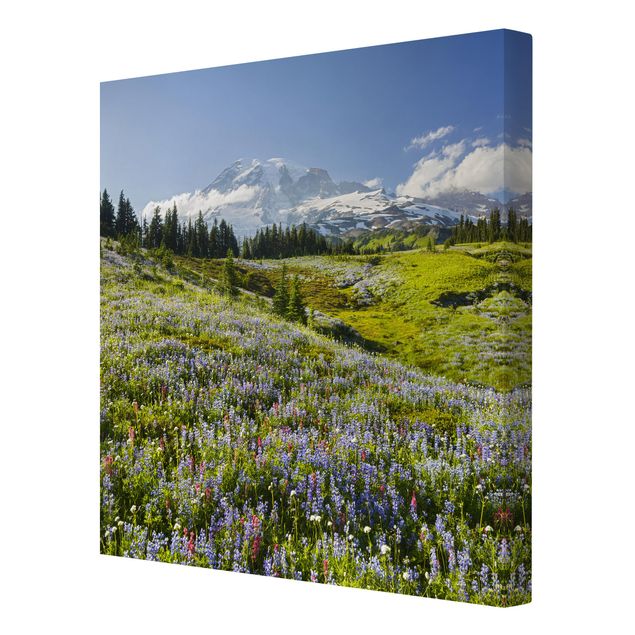 Obrazy na ścianę krajobrazy Mountain Meadow With Red Flowers in Front of Mt. Rainier