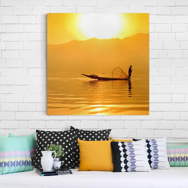 Obrazy do salonu nowoczesne Rybacy na tle wschodzącego słońca