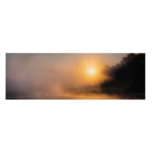 Obrazy na płótnie zachód słońca Wschód słońca nad jeziorem z jeleniami we mgle