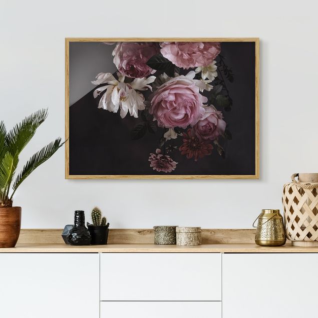 Obrazy w ramie do korytarzu Różowe kwiaty na czarnym tle