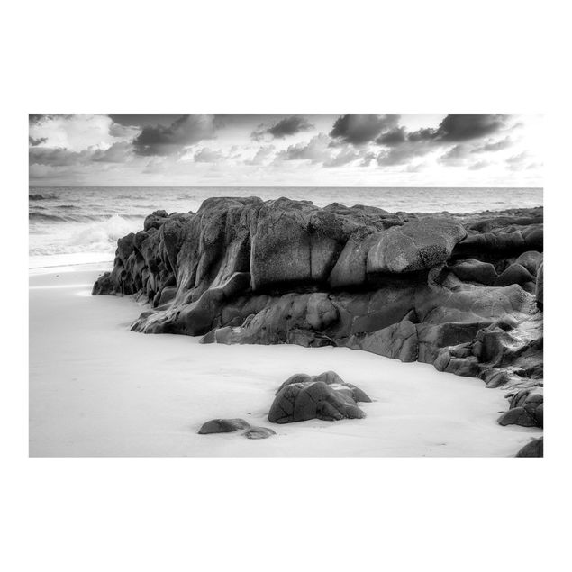 Fototapety Skały na plaży, czarno-biały