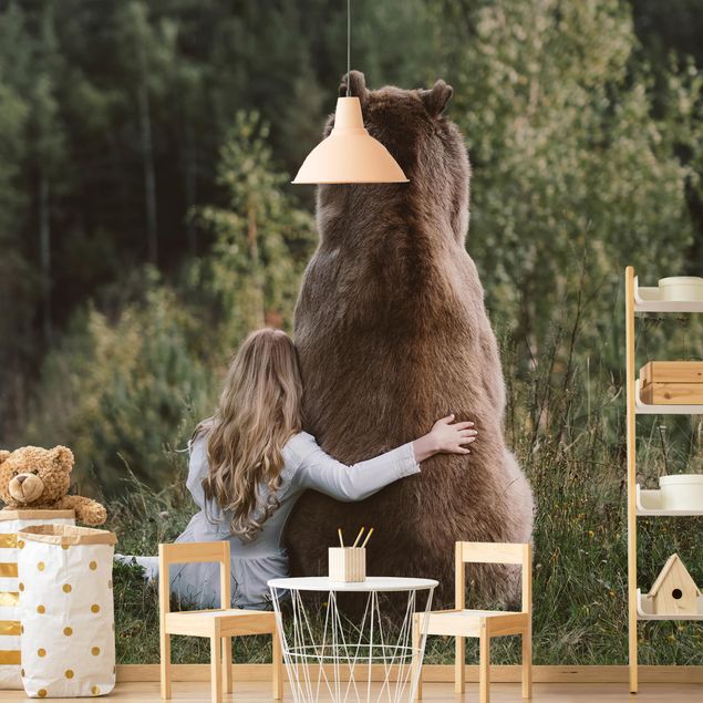 Tapety ze zwierzętami Dziewczynka z niedźwiedziem brunatnym