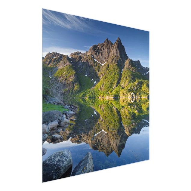 Obrazy na szkle góra Krajobraz górski z odbiciem wody w Norwegii
