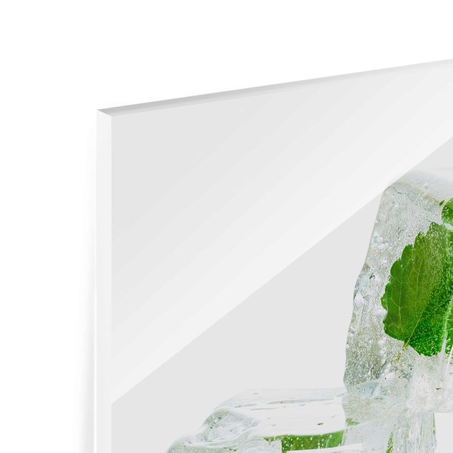 Obraz na szkle - Trzy kostki lodu z melisą cytrynową