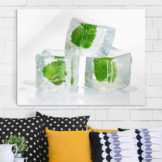 Obrazy nowoczesny Trzy kostki lodu z melisą cytrynową