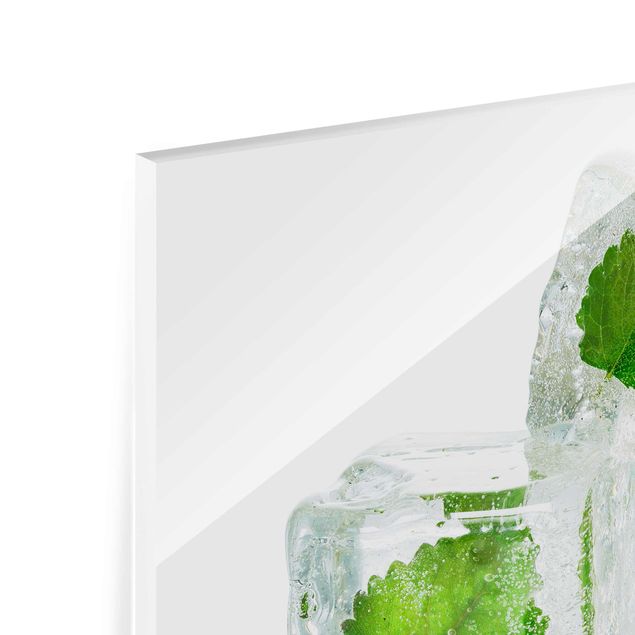 Obraz na szkle - Trzy kostki lodu z melisą cytrynową