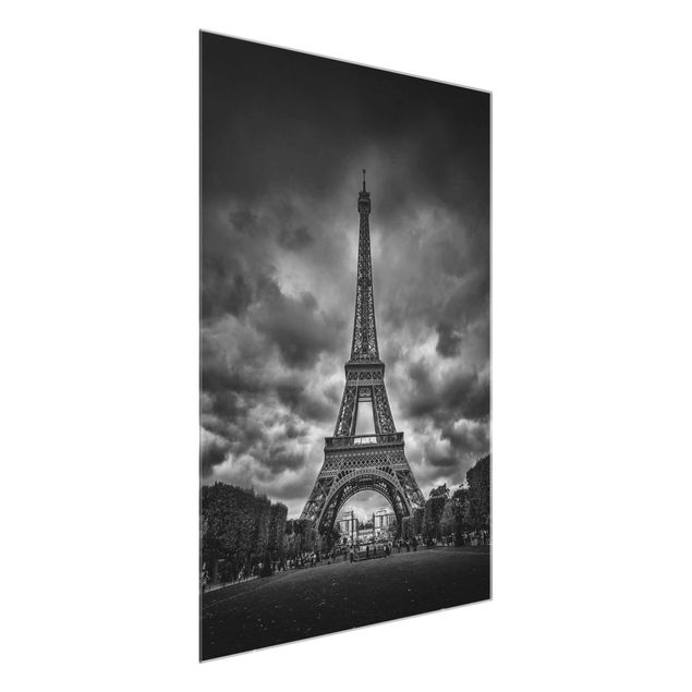 Obrazy na szkle portret Wieża Eiffla na tle chmur, czarno-biała