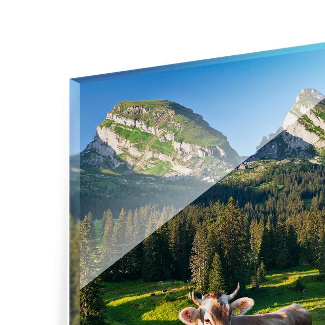 Nowoczesne obrazy Szwajcarska łąka alpejska z krową