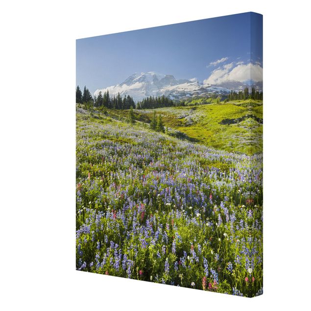 Obrazy na ścianę krajobrazy Mountain Meadow With Red Flowers in Front of Mt. Rainier