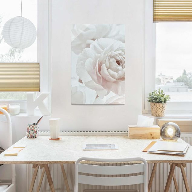 Obrazy na szkle portret Biały kwiat w morzu kwiatów