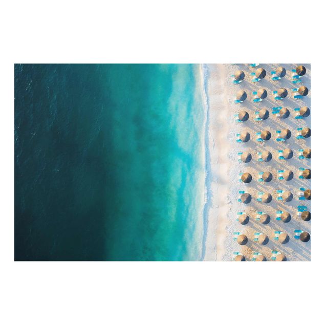 Obrazy na szkle plaża Biała piaszczysta plaża z parasolami słomkowymi